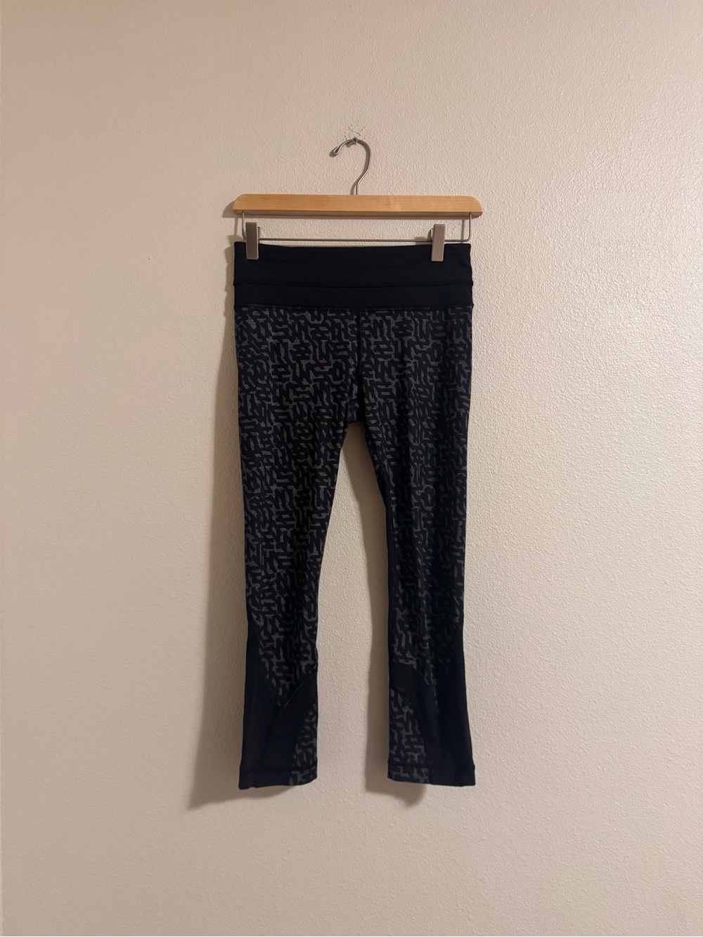 Lululemon cropped leggings size 4